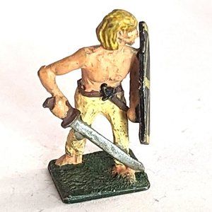 Hinchliffe AB4 Ancient British Infantry with Sword 1976 25mm Miniature